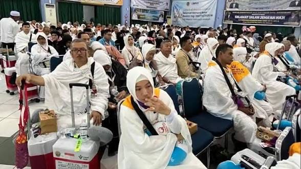 Akhirnya Dua Jemaah Calon Haji Riau Diberangkatkan ke Tanah Suci, Sempat Tertunda Karena Sakit