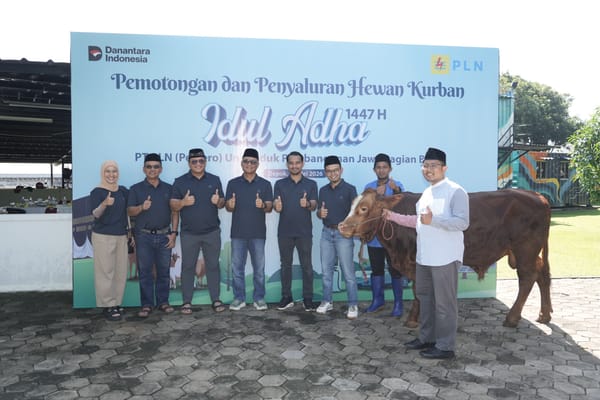 Tebar Berkah Daging, PLN UIP JBB Bagikan 1.160 Paket Kurban di Wilayah Proyek