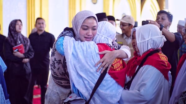 Bupati Annisa Lepas 83 Jamaah Calon Haji Dharmasraya 2026, Titip Doa untuk Keberkahan Daerah