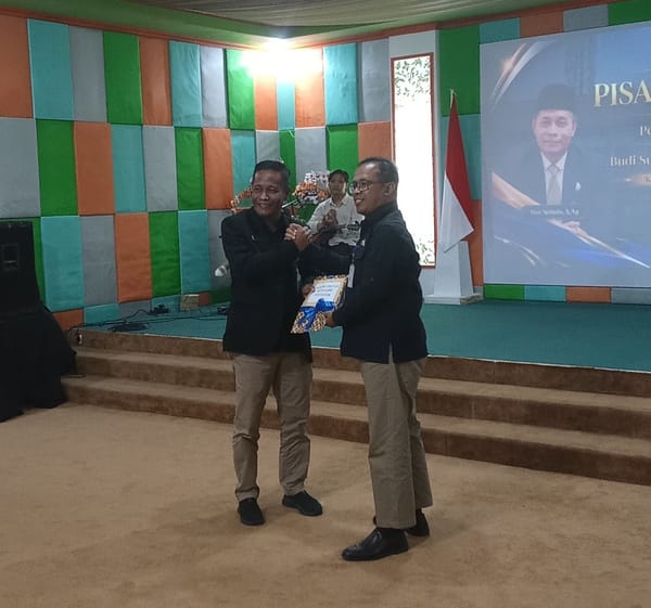 Serah Terima Kepala RRI Pontianak dari Peri Widodo kepada Budi Suwarno