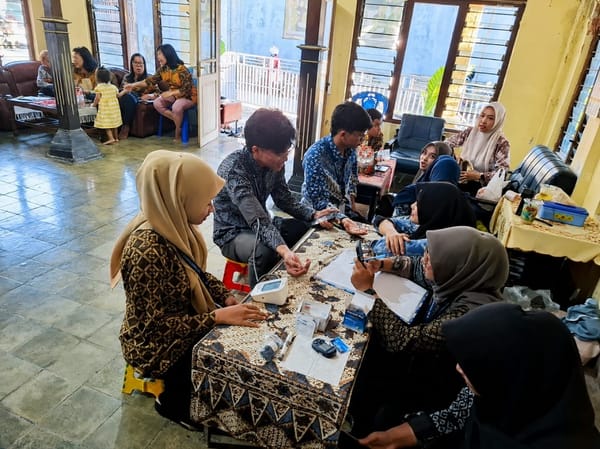 Mahasiswa Profesi Ners Universitas Aisyiyah Surakarta Ajak Warga Solo Kelola Sampah Jadi Bernilai Ekonomi