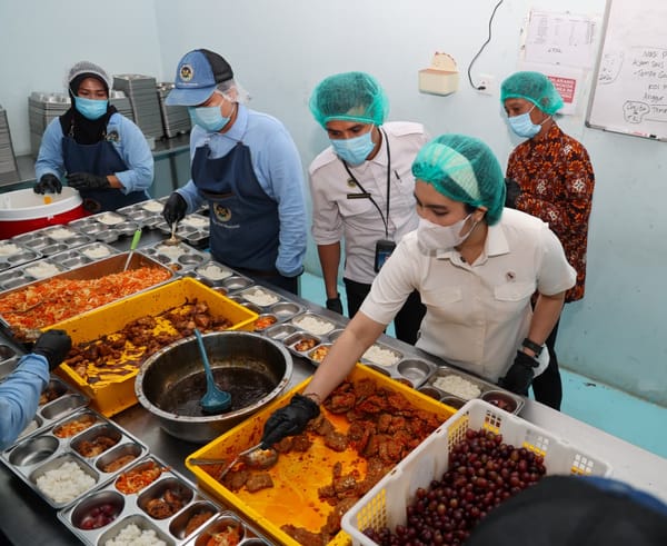 Wamendukbangga Pastikan Program MBG di Tanjungpinang Berjalan Sesuai SOP