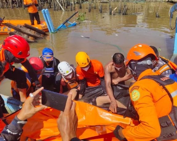 Kapal Pengangkut Sembako Terbakar di Ketapang