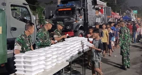 Prajurit Bekangdam Jaya Siapkan Logistik  Korban Kebakaran Di Penampungan Sementara