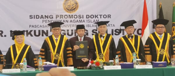Pengembangan Intergred Control Book Sebagai Media Komunikasi Mengantar Gelar Doktor