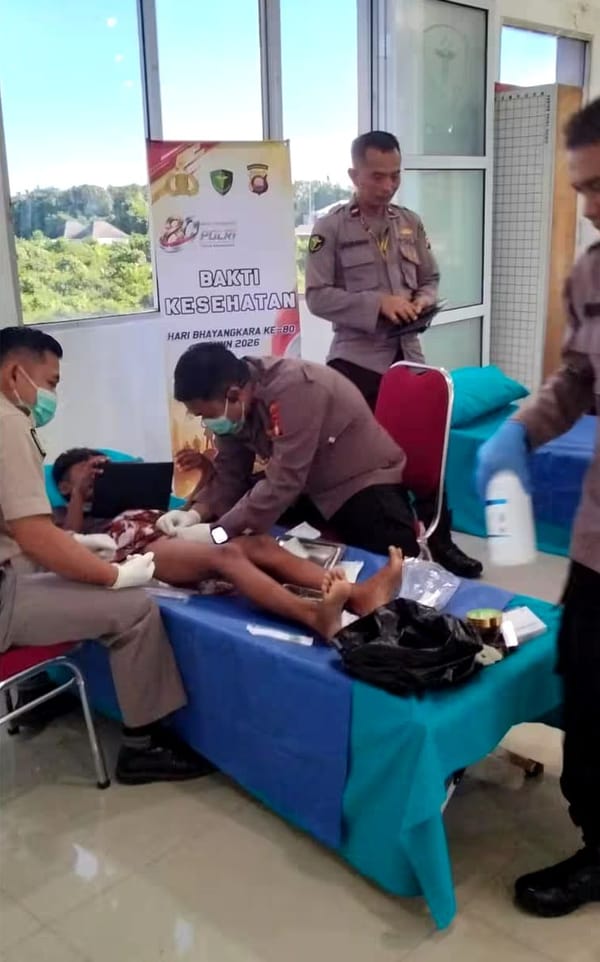 Senyum Kecil Menyambut Hari Bhayangkara: Ketika Sunat Gratis Menjadi Harapan Baru bagi Anak-anak Kalbar