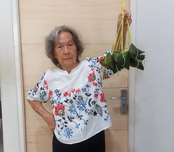 Bungkusan Tradisi dari Tangan Lansia: Kisah The Ngak Tjeng dan Bakcang Warisan Leluhur