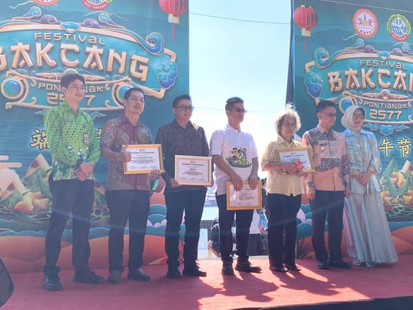 Seribu Bakcang untuk Pontianak: Tradisi yang Pecahkan Rekor dan Tercatat dalam Sejarah