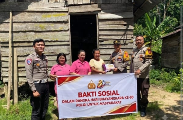 Dari Rumah ke Rumah, Polsek Menyuke Salurkan Tali Asih Sambut Hari Bhayangkara