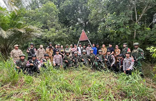 Patroli Gabungan Perketat Perbatasan RI-Malaysia, Brimob Kalbar Sisir Jalur Tikus Cegah Kejahatan Lintas Negara