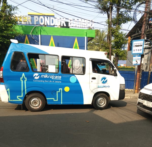 Fasilitas Mikrotrans Makin Kece, Mengapa Pemilik Mobil Pribadi Masih Enggan Beralih ?