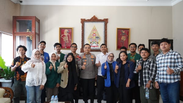 Kapolda DIY Salurkan Bantuan Living Cost bagi 306 Mahasiswa Asal Sumatera Terdampak Banjir Bandang