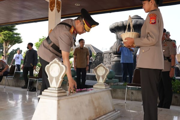 Hari Bhayangkara ke-80 Polda DIY Ziarah  Kenang Jasa Pahlawan