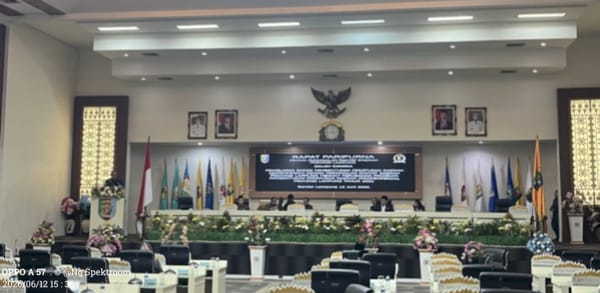 Rapat Paripurna DPRD Lampung Bahas Perubahan Propemperda Tahun 2026 oleh Bapemperda DPRD