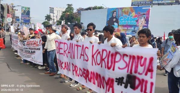 Sampaikan 6 Tuntutan, AMAL MBG, Berunjuk Rasa Di Tugu Adipura Bandarlampung