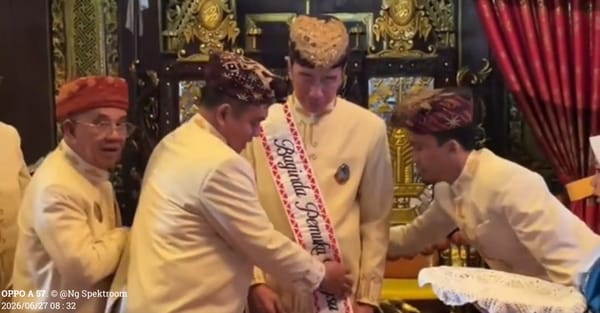 Lima Kerajaan Adat Lampung, Anegerahkan Gelar Adat Baginda Pemuka Bangsa Kepada Jokowi