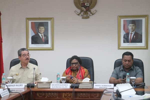 Wamendagri Apresiasi Kinerja Pemprov Maluku, Atasi Kemiskinan dan Pembangunan