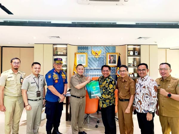 Lobi Pemprov DKI Jakarta, Bupati JKA Perjuangkan Hibah Mobil Damkar dan Armada Sampah untuk Padang Pariaman
