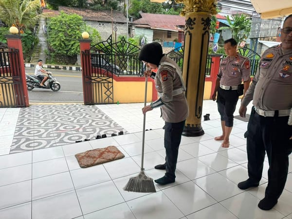 Mengedepankan Edukasi dan Empati, Satgas Ops Simpatik Polda Maluku Gelar Bakti Sosial di Masjid Baiturrahman