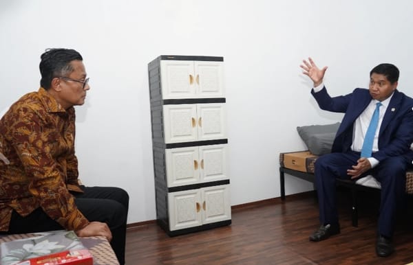 Menteri PKP Pastikan Penyelesaian Hunian Bantaran Rel Senen Harus Tepat Sasaran Relokasi Warga