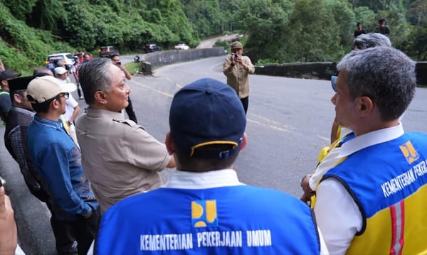 Menteri Dody Susuri Jalur Aceh-Sumut Memastikan Kondisi Jalan  Sulit  Dilalui Material Infrastruktur