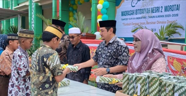 Apresiasi Kakan Kemenag Morotai Kepada Wisudawan MIN 2, Jadilah Generasi Qurani Yang Membawa Manfaat