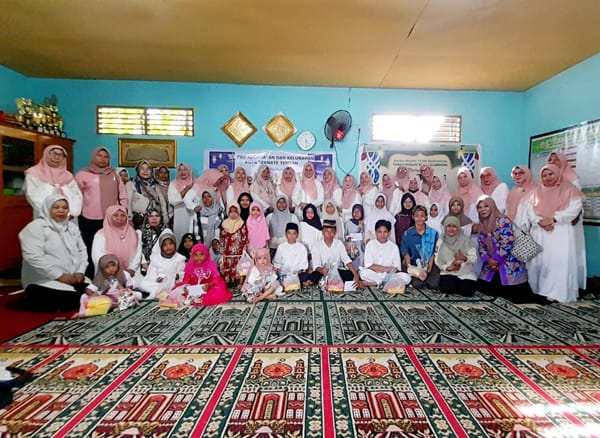Hari Asyura TP PKK Ternate Tengah Santuni Anak Yatim