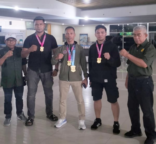 Trio Karateka Maluku Utara Peraih Medali Emas Kejuaraan Karate Piala Kapolri Tiba Kembali di Ternate