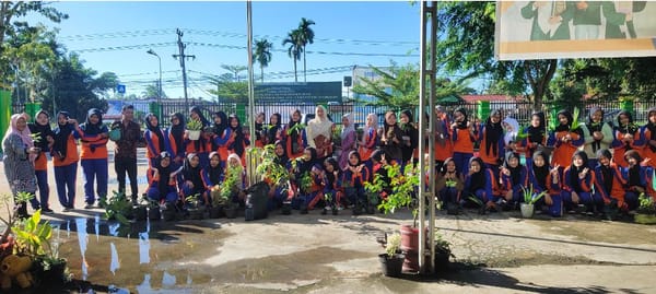 Peringati Hari Penanggulangan Degradasi Lahan dan Kekeringan Sedunia, MAN 1 Kubu Raya Tanam Beragam Pohon
