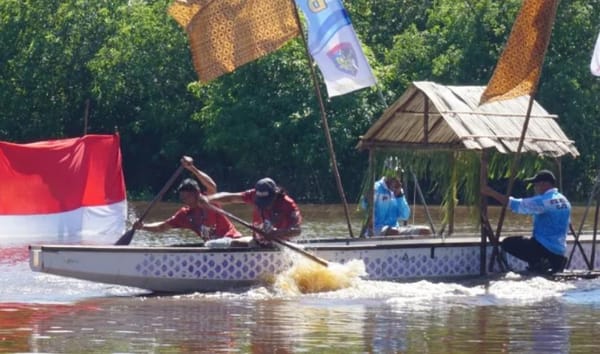 Semarak Hari Bhayangkara Ke-80, Polda Kalteng Lestarikan Budaya Dayak Lewat Lomba Besei Kambe
