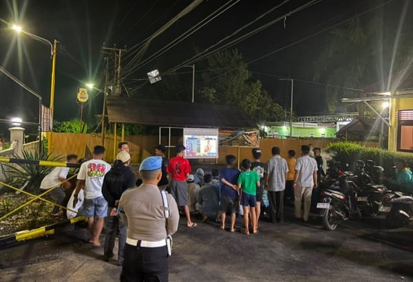 Polsek Murung Pudak Gelar Nobar Piala Dunia 2026, Pererat Kebersamaan Dengan Masyarakat