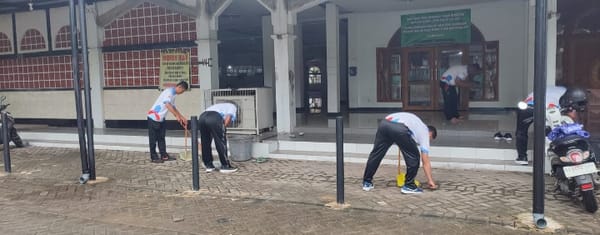 Polres Tabalong Gelar Bakti Sosial Kebersihan Masjid, Sambut Hari Bhayangkara ke 80