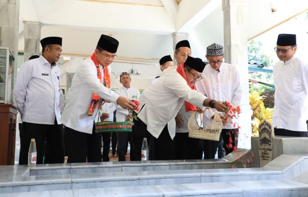 Ziarah ke Makam Guru Mughni, Wagub Rano Karno Dorong Pelestarian Sejarah Ulama Betawi untuk Generasi Muda