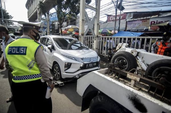 Dishub DKI Tindak Parkir Liar di Kawasan Kebayoran Baru, Empat Kendaraan Kena Sanksi