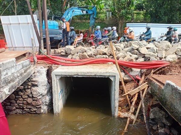 Jalan Ambles di Lenteng Agung Ditangani Cepat, Arah Depok Ditutup Sementara hingga Selasa Pagi