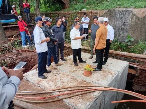 Amblesnya Jalan di Lenteng Agung Ditangani Cepat Jalan Arah Depok Sementara Ditutup