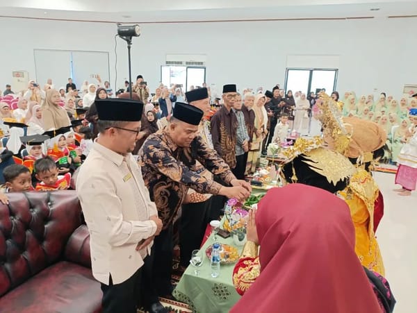 Kakankemenag Sawahlunto Hadiri Wisuda Tahfidz dan Khatam Al-Qur’an, Dorong Lahirnya Generasi Qurani Berprestasi