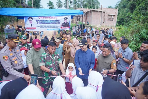 Bupati Annisa dan TNI Resmikan Jembatan Aramco di Dharmasraya, Wujud Dukungan Presiden Prabowo untuk Akses Masyarakat