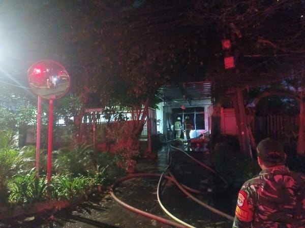 Sebanyak 80 Personel Gulkarmat Berjibaku Padamkan Kebakaran Rumah di Kebayoran Baru, Jaksel