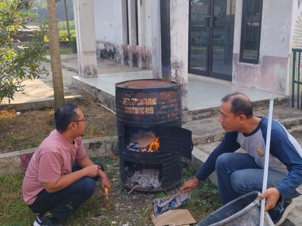 Insinerator Sederhana Bantu Warga Kurangi Volume Sampah Harian