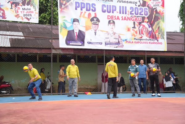 Bupati Kuansing Buka Secara Resmi Turnamen Bola Volly, Kapolres Dukung Sepenuhnya