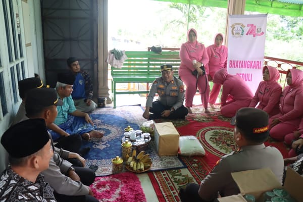 Sambut Hari Bhayangkara ke-80, Kapolres Sawahlunto Anjangsana ke Purnawirawan dan Warakawuri Polri