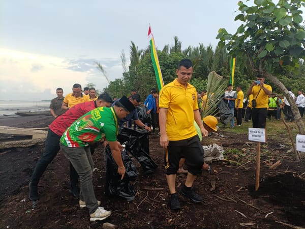 Sambut Hari Bhayangkara ke- 80, Polres Bengkalis Gelar Aksi Bersih Pantai dan Penanaman Magrove
