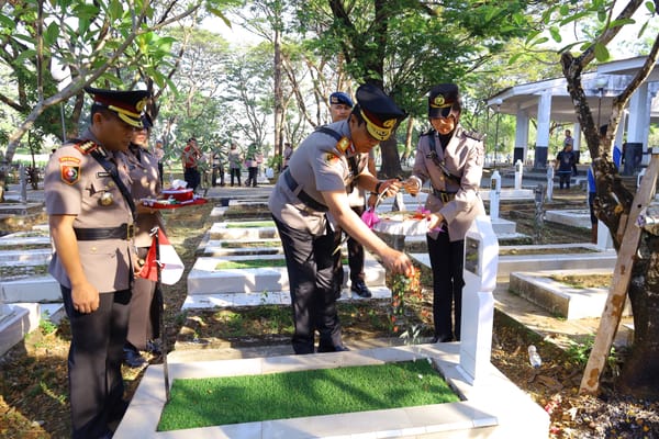 Polda Sulsel Teguhkan Semangat Bhayangkara Lewat Ziarah Rombongan di Hari Bhayangkara ke- 80