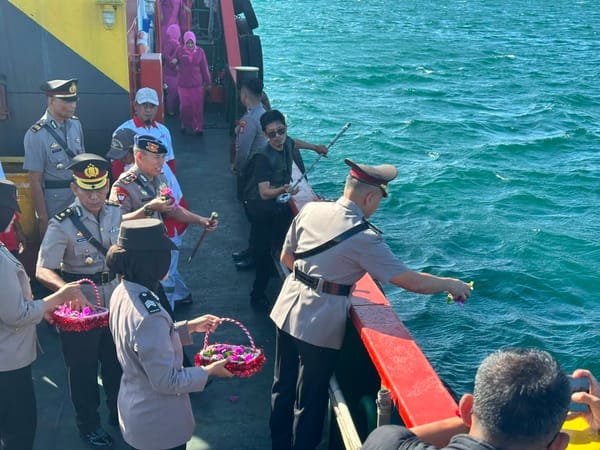Kapolres Parepare Pimpin Tradisi Tabur Bunga Peringati Hari Bhayangkara ke 80