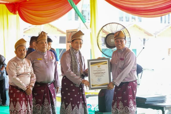 Bupati Kuantan Singingi Terima Dua Penghargaan Tertinggi dari Kementrian Agama RI