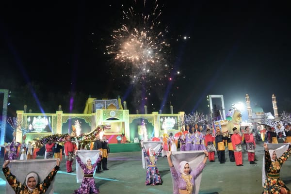 Ribuan Warga Padati Pembukaan MTQ Riau ke-44 di Teluk Kuantan, Syiar Islam Berpadu Dengan Kemegahan Budaya