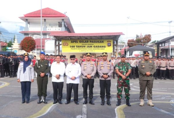 Polda Sumbar Gelar Apel Pasukan Pengamanan Peringatan 100 tahun Jam Gadang di Polresta  Bukittinggi