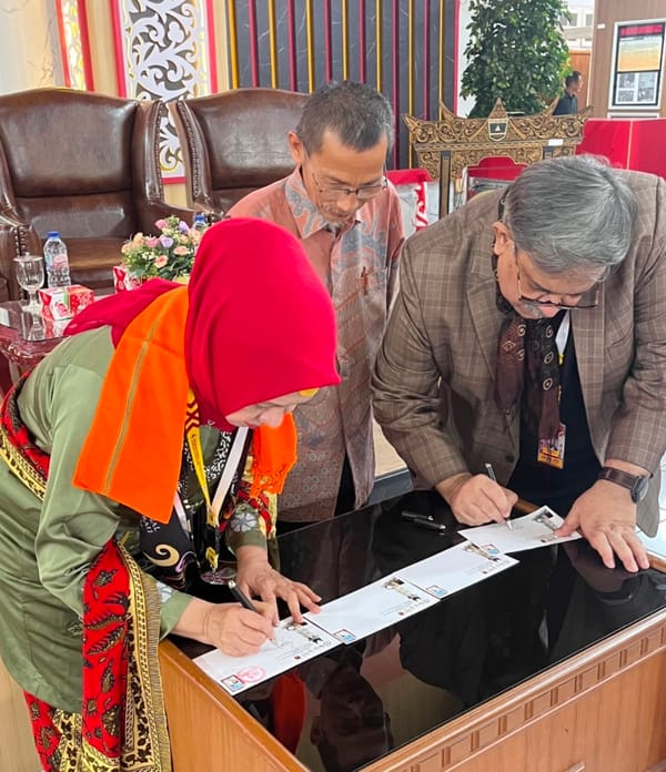 Sampul Peringatan Seabad Jam Gadang Resmi Diluncurkan di Bukittinggi