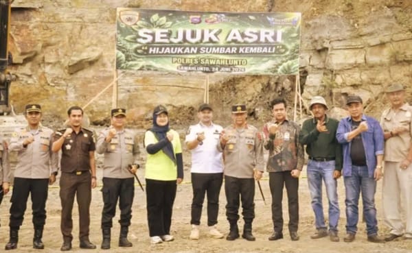 Sejuk Asri,Wakil Wali Kota Sawahlunto bersama Kapolda Sumbar Tanam 200 Pohon di Lahan Bekas Tambang, Dorong Percepatan Reklamasi